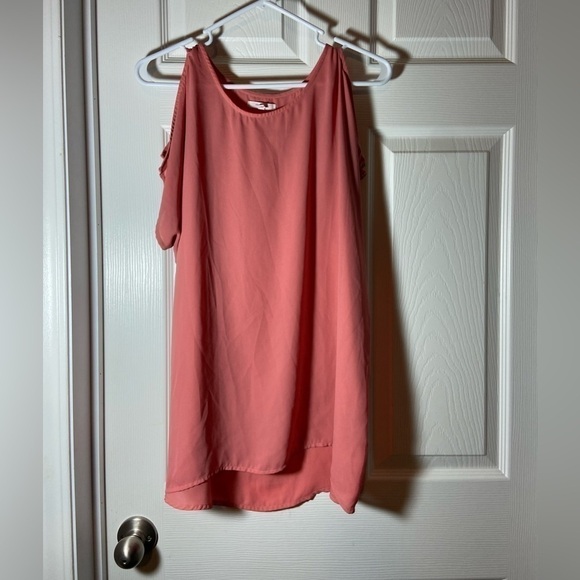 Maurices Tops - women's short sleeved cold shoulder top Maurice's Size Large  polyesters GUC